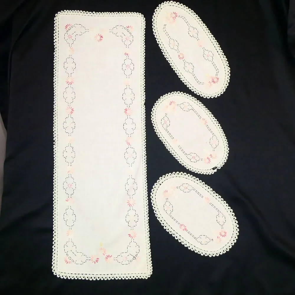 Set‎ of 4 Vintage Embroidered Linens Table Dresser Oval Rectangle Crochet Edge